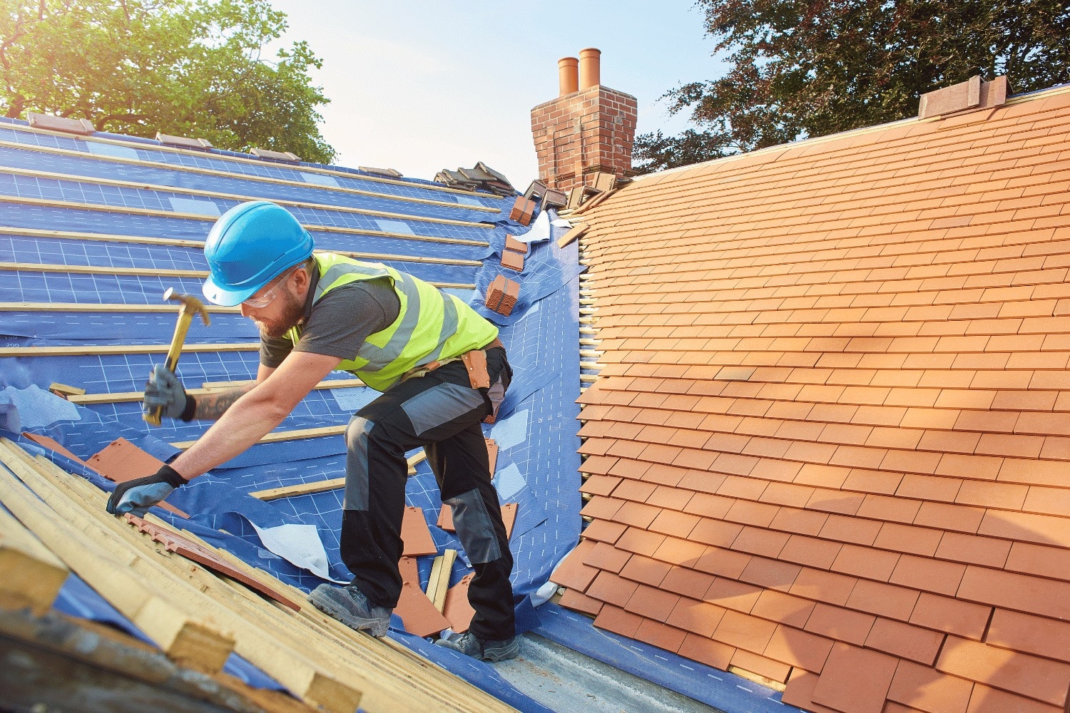 A cartoon illustrating the differences between DIY and professional roof replacement.