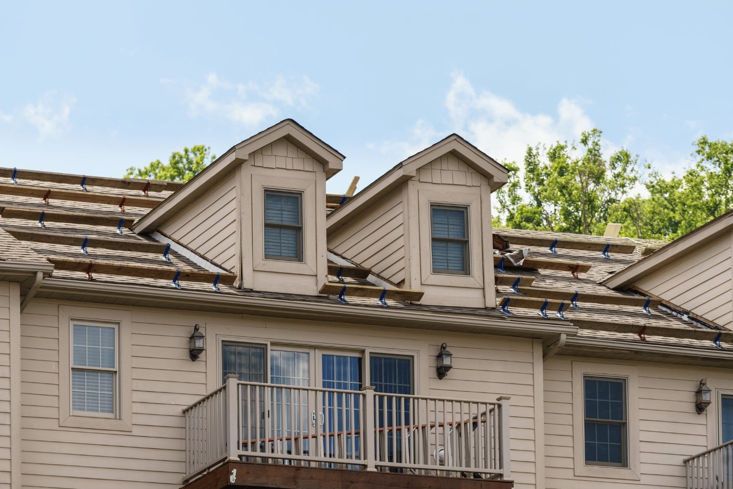 An illustration of the roof replacement process from inspection to installation.